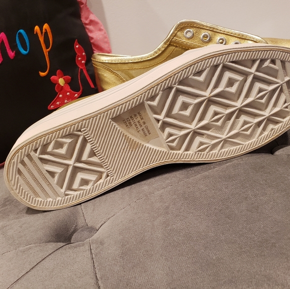 Shoes - Picture 3 of 3